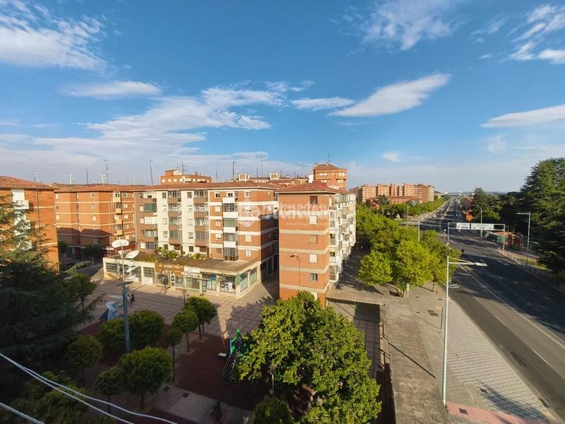 Foto 9ab96d9e-9067-4534-9fbc-3b32b21ef9b4. Pis a Santiago - San Telmo Palencia