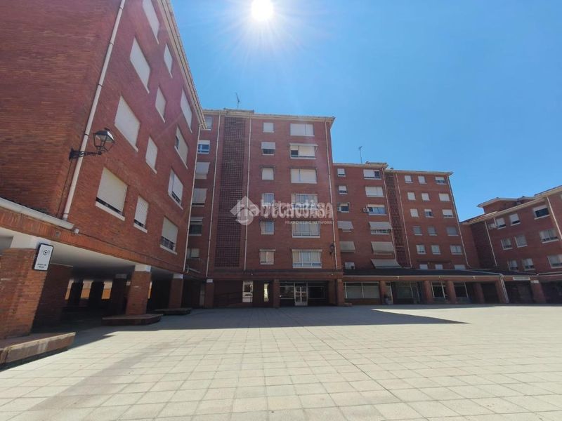 Foto b7d84d9f-a81c-4036-881d-34b9aeed7b7f. Piso  en venta en Venta de Baños