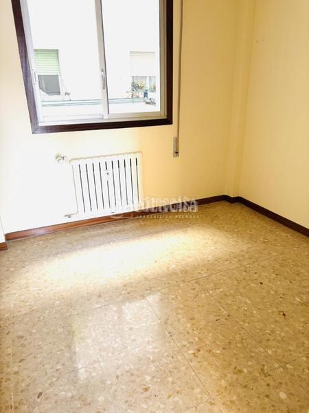 Foto d16769ed-4639-4ef0-8d0d-5c502c706913. Flat with heating in Ciudad Jardín - Parque Roma Zaragoza