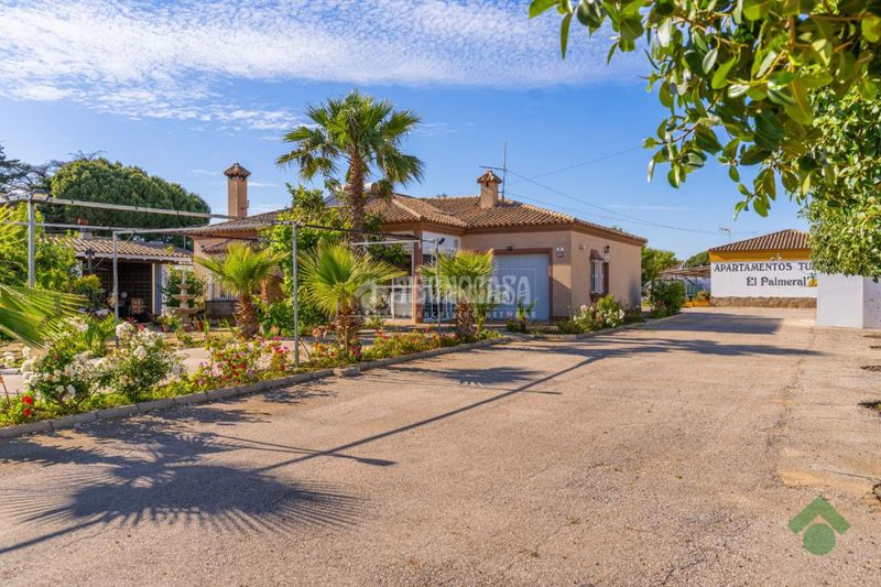 Foto a4f99c91-1c5e-41a8-b24b-311db22215c2. Edifici amb piscina a Conil Conil de la Frontera
