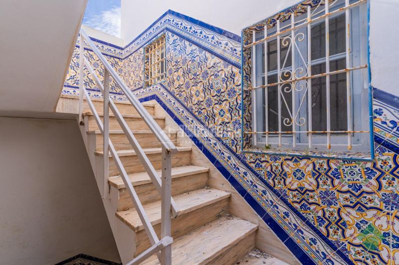 Foto d4f96c3c-d23a-4e56-9d66-7b6a69ef267b. Edificio  en venta en Conil Conil de la Frontera