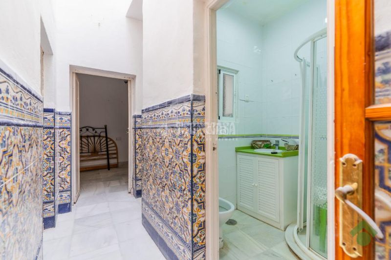 Foto d63c5437-fa6c-4e64-9eb3-341c99a331f5. Edificio  en venta en Conil Conil de la Frontera
