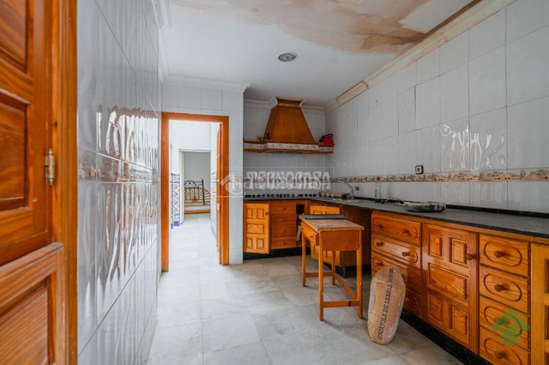 Foto dd46bf56-cfa8-41fa-b9e1-ac34984048c5. Edificio  en venta en Conil Conil de la Frontera