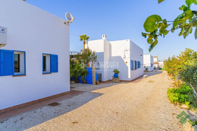 Foto 4a79316f-7e8d-4a22-9e52-226b36f3a113. Edificio  en venta en Conil Conil de la Frontera