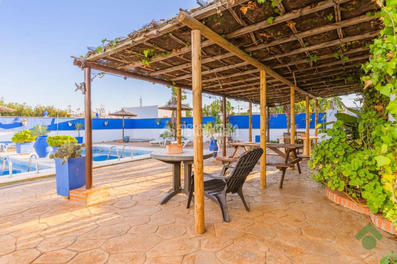 Foto b86a582d-d69b-48e2-add9-d9fa9a6c06ea. Edificio  en venta en Conil Conil de la Frontera