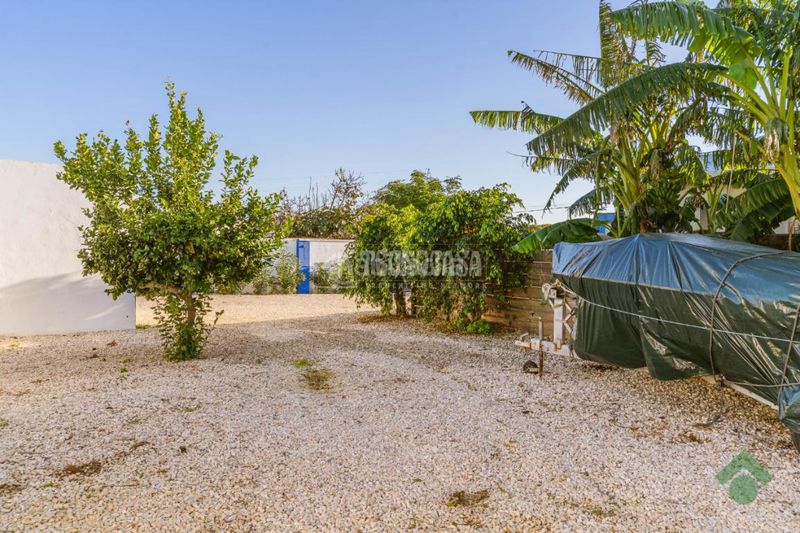 Foto c776d07b-1eb2-4186-a4bc-e98dde6cb6a3. Edificio  en venta en Conil Conil de la Frontera