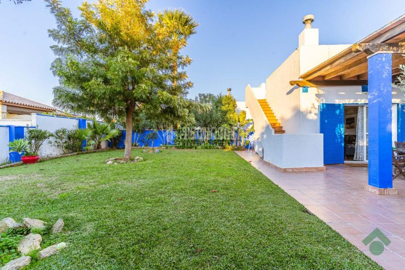Foto cde57631-ef8c-4ade-9c39-97dc6e1852cb. Edificio  en venta en Conil Conil de la Frontera