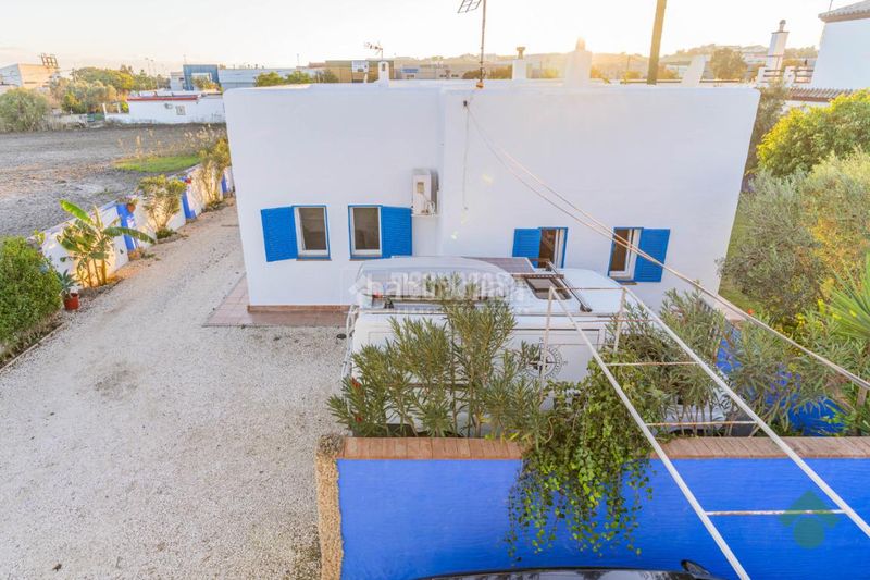 Foto d2949fac-bf28-492b-99e6-f32c87c6afd4. Edificio  en venta en Conil Conil de la Frontera