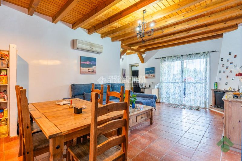 Foto f20e1f56-7991-4a50-a895-2f07fb124448. Edificio  en venta en Conil Conil de la Frontera