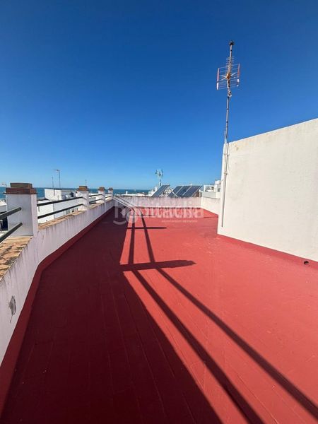 Foto fa49dcb0-ad3e-4f4c-a8ee-87143e4fac06. Àtic a Conil Conil de la Frontera
