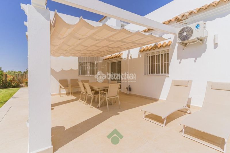Foto 9922f00e-374e-4c4b-b55e-fbfa6245aebf. Casa  en venta en Barrio Nuevo Conil de la Frontera