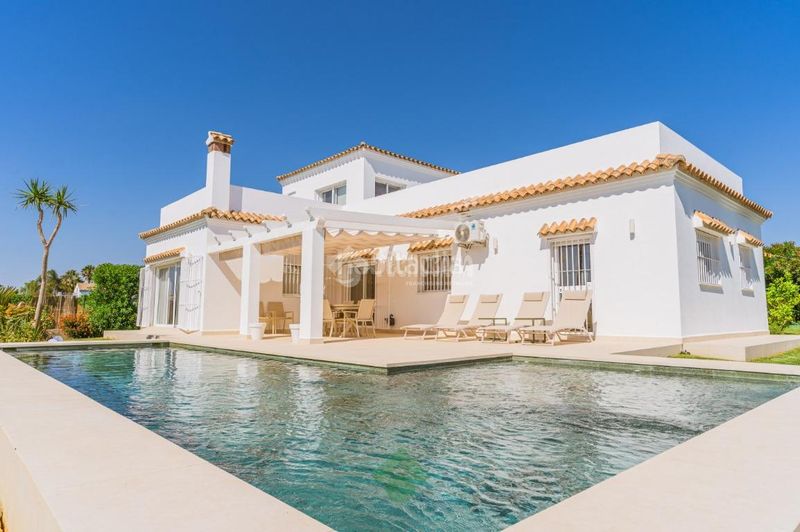 Foto a5fd0708-4023-4ce7-8241-43f03fca1e0a. Casa  en venta en Barrio Nuevo Conil de la Frontera