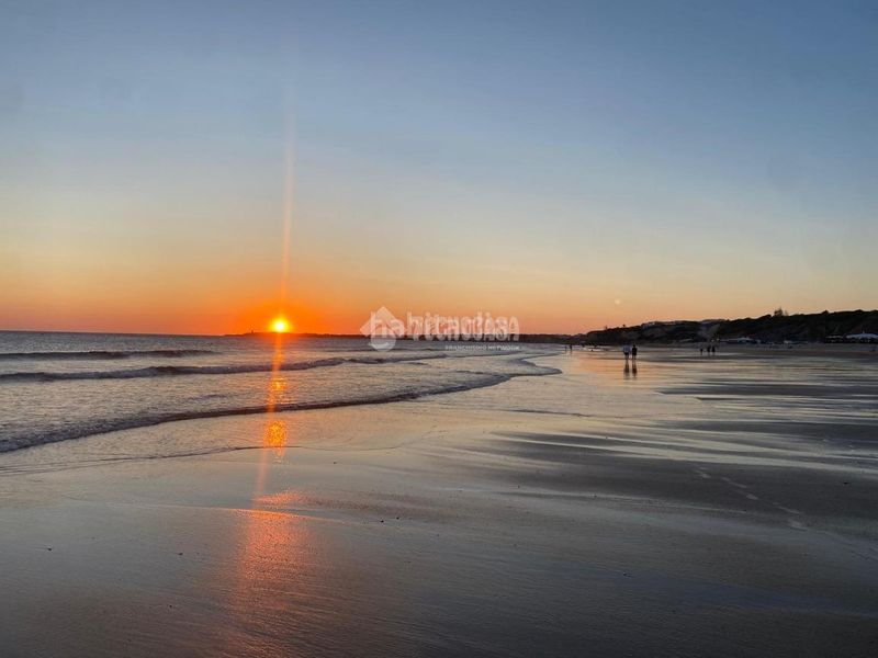 Foto 0674f808-d0ce-4c8b-b2f1-b773633754fa. Aparcament cotxe a Conil Conil de la Frontera