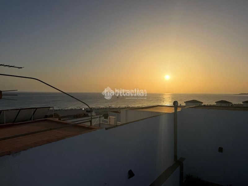 Foto b803496e-41d6-4fd0-88c7-84ae24417387. Casa aparellada a Conil Conil de la Frontera