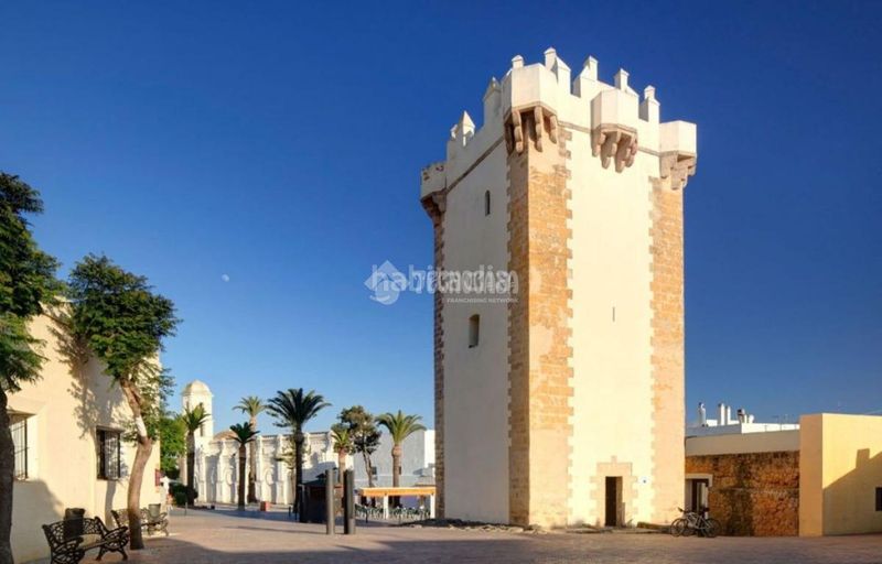 Foto 16b8e350-ba96-48eb-94cb-eab165c9c631. Àtic amb calefacció a Conil Conil de la Frontera