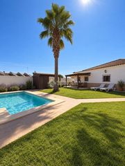 Haus in Roche. Casa en venta en conil de la frontera