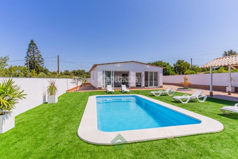 Foto b1553226-f3e0-4250-8f5c-d1bfbe323ca6. Masia a Barrio Nuevo Conil de la Frontera