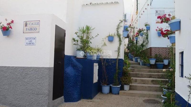Foto 280f9f6a-f9f9-4346-8fc6-3aa2eaa4c175. Casa pareada casa en venta en Conil Conil de la Frontera