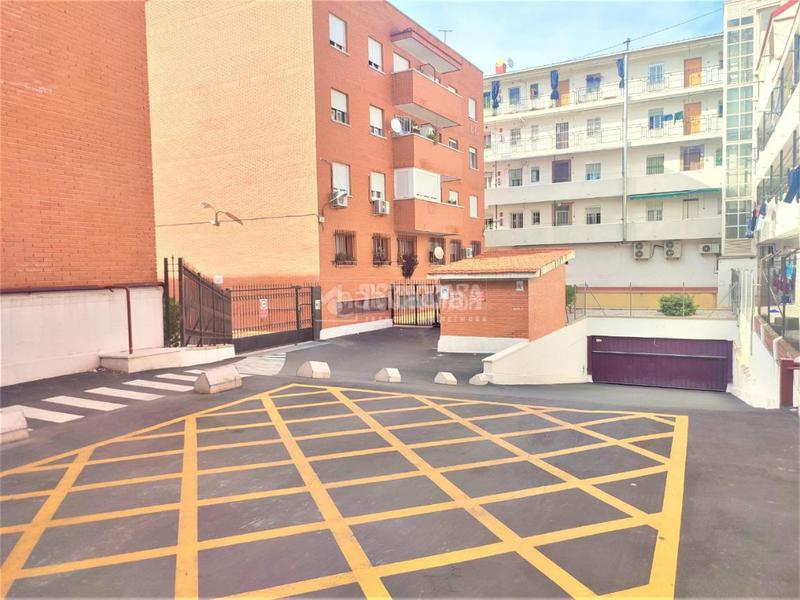Foto 19d2b0ca-1bfd-41a7-bd5e-9145c330044e. Parking coche boxplaza de garaje en venta en Portazgo Madrid