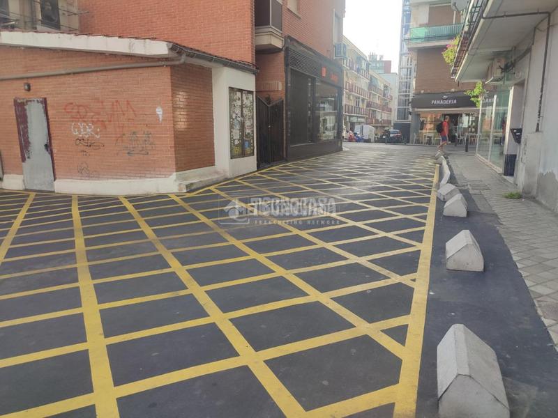 Foto a6fcec41-eb17-40c7-bb47-11311a709c08. Parking coche boxplaza de garaje en venta en Portazgo Madrid