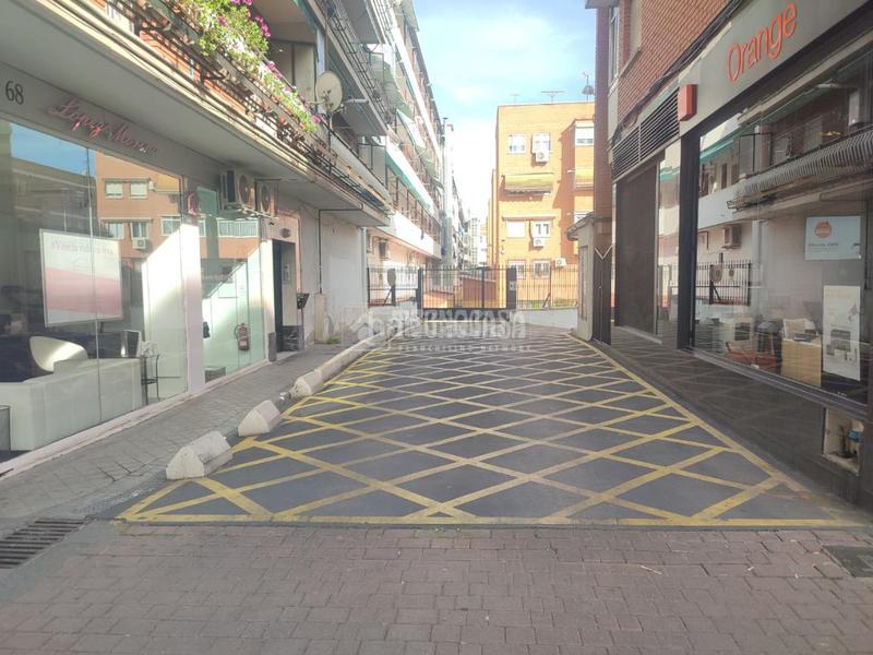 Foto f8a07dce-9398-4e5d-9a5b-6291f075207e. Parking coche boxplaza de garaje en venta en Portazgo Madrid