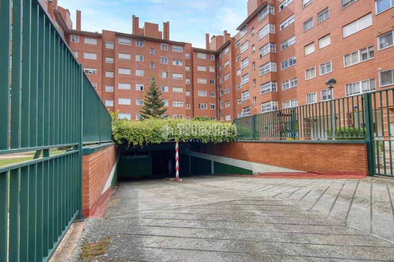 Foto 5749d173-9c3c-4f8e-ad40-4d63c956667d. Car parking in La Victoria - Puente Jardín Valladolid