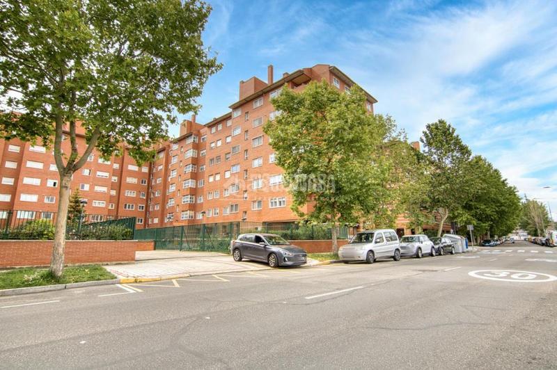 Foto 5cdc12b2-6e18-489c-bf13-4be1ddbfba7a. Car parking in La Victoria - Puente Jardín Valladolid