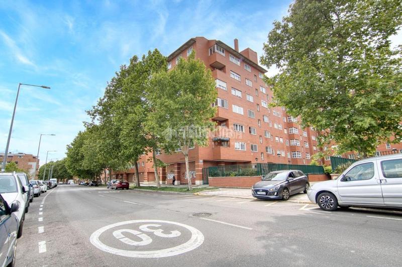 Foto ac32ca65-e4da-4946-8332-57d5573b836f. Car parking in La Victoria - Puente Jardín Valladolid