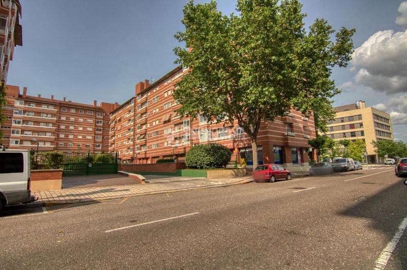 Foto f38cd46d-edf3-4835-bdfb-9ddf1710f4c3. Car parking in La Victoria - Puente Jardín Valladolid