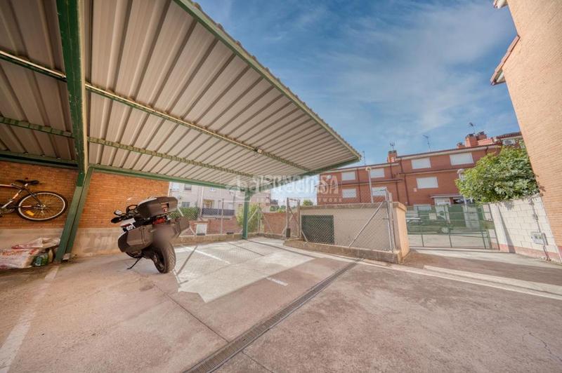 Foto 2b0e7919-6a75-4986-9e69-7a6deb067519. Towny house with heating parking in Cigales