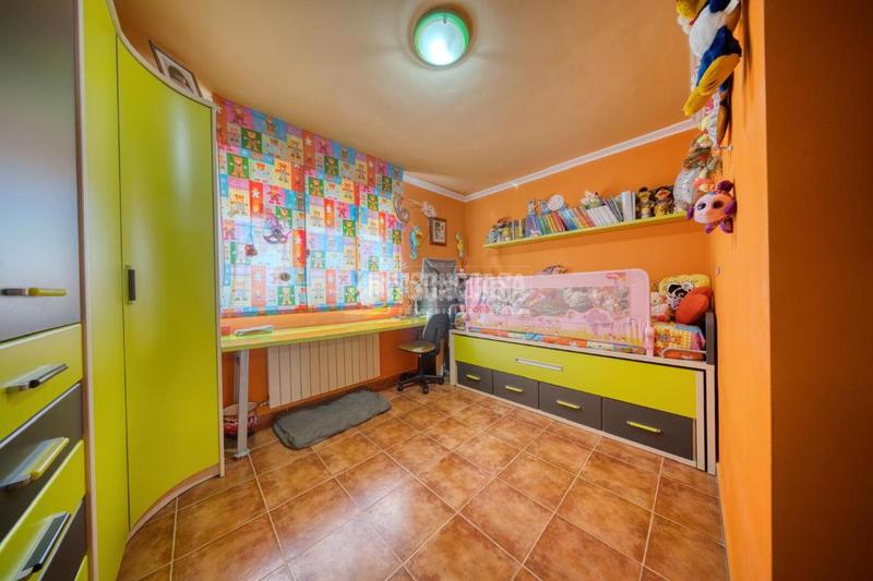 Foto 5547f02c-4bcb-4b4a-b532-e33bd2334d95. Towny house with heating parking in Cigales