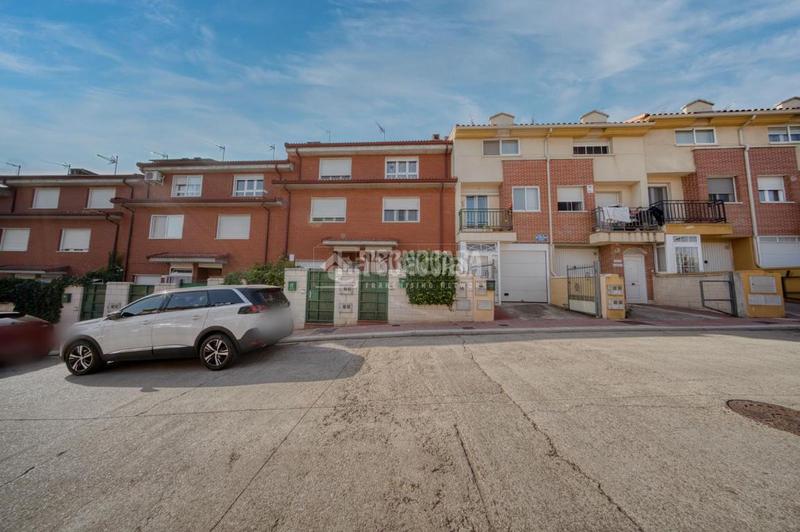 Foto 8f640acc-52b3-415d-afa8-199aa059584b. Towny house with heating parking in Cigales