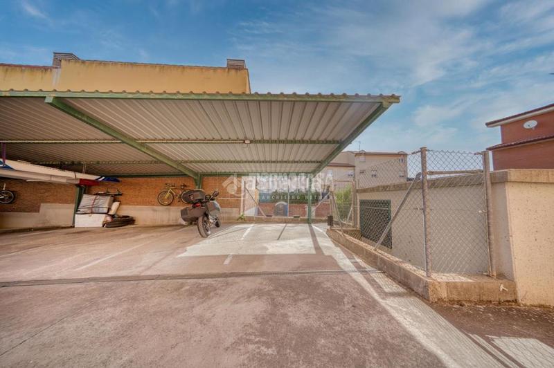 Foto a87c9f2d-7fa1-4dda-bf7c-4a70ba022e83. Towny house with heating parking in Cigales