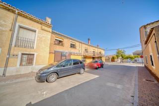 Casa aparellada a Valoria la Buena. Casa en venta en valoria la buena