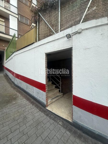 Foto 14692256-d34e-4c3e-b0d6-9adea8bddcb8. Aparcament cotxe a San Isidro Madrid