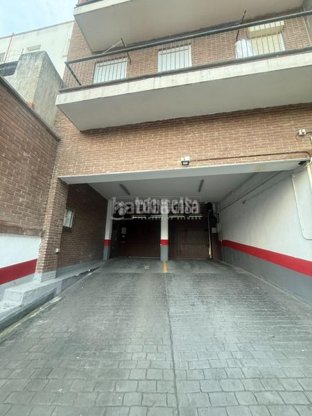 Foto e4296978-b2b7-445a-8213-9f543bcc711d. Aparcament cotxe a San Isidro Madrid