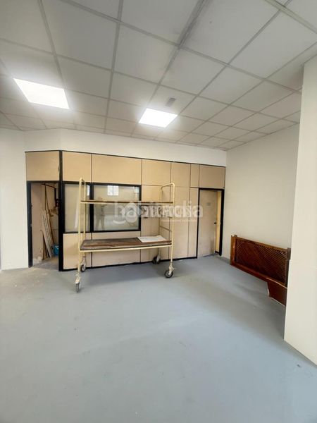 Foto 4d7462f4-ced3-43cd-b1ec-bbd36fc33b3d. Local comercial a Vista Alegre Madrid