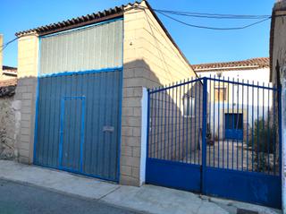 Casa a Frandovínez. Casa de pueblo, cochera, terreno y patio, para acabar la reforma