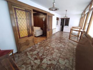 Pis a Calle de san julián 16. Pisazo con 4 amplias habitaciones, mas salitay cocina, 2 baños,