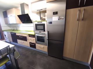 Etagenwohnung in Avenida alcalde valentín niño 31. Piso nuevo, 2 dormitorios, buen salón, moderno con garaje y tras