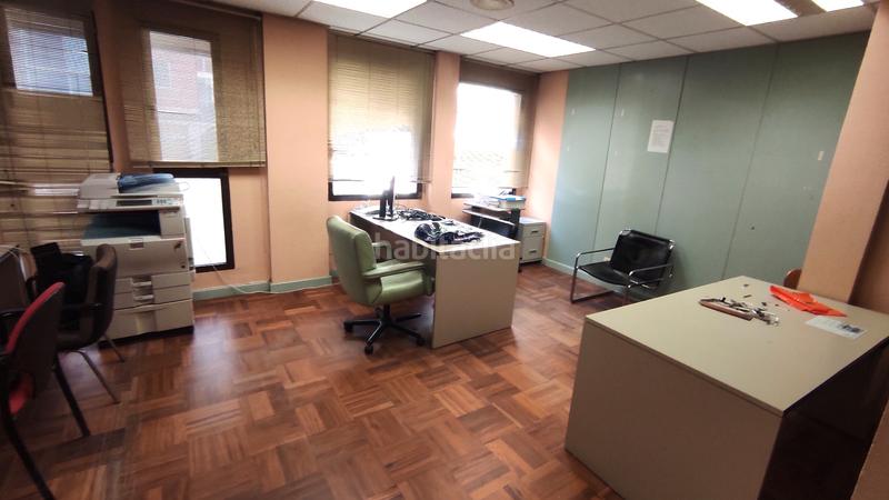 Foto edefdd5b-1d38-4151-8555-6b01d7d14ea5. Alquiler local comercial fantastico local en entreplanta, con varias estancias en Burgos