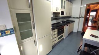 Alquiler Piso en Calle serramagna 18. Moderno, 3 habitaciones 2 baños y garaje, cerca se todos los ser