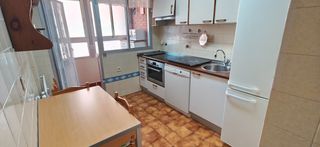 Lloguer Pis a Avenida de la paz 31. Buen piso de 3 dormitorios, gran salon, con garaje en el centro,