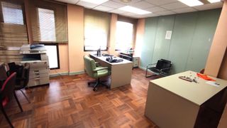 Miete Büro in Calle soria 5. Local, oficinas de diferentes tamaños, 60 y 90 m2 o todo junto