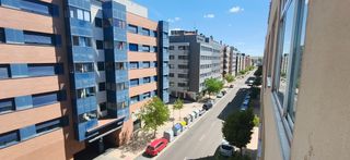 Location Appartement à Calle rosa sensat 7. Moderno, acectan estudiantes, 3 habitaciones, 2 baños, 3 terrzas