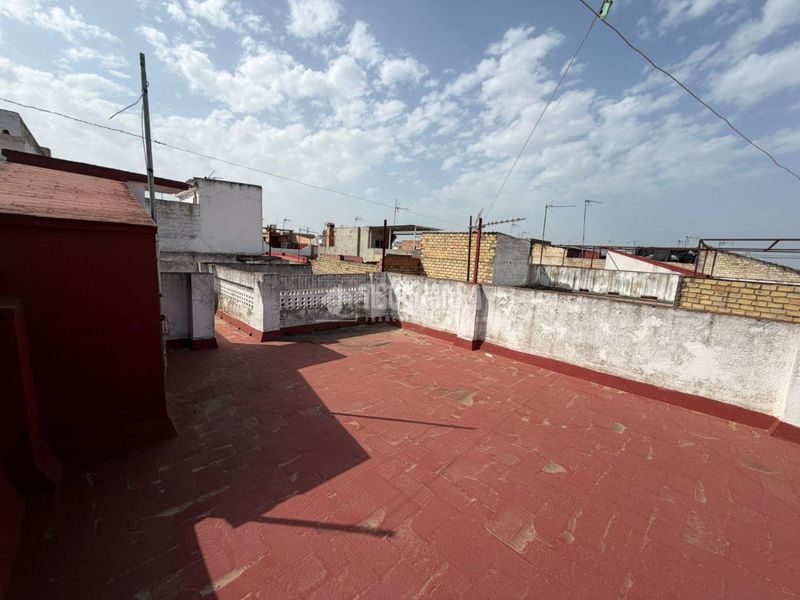Foto 34b78e70-9dab-4c9a-873b-992e3a091dff. Casa a Torreblanca Sevilla