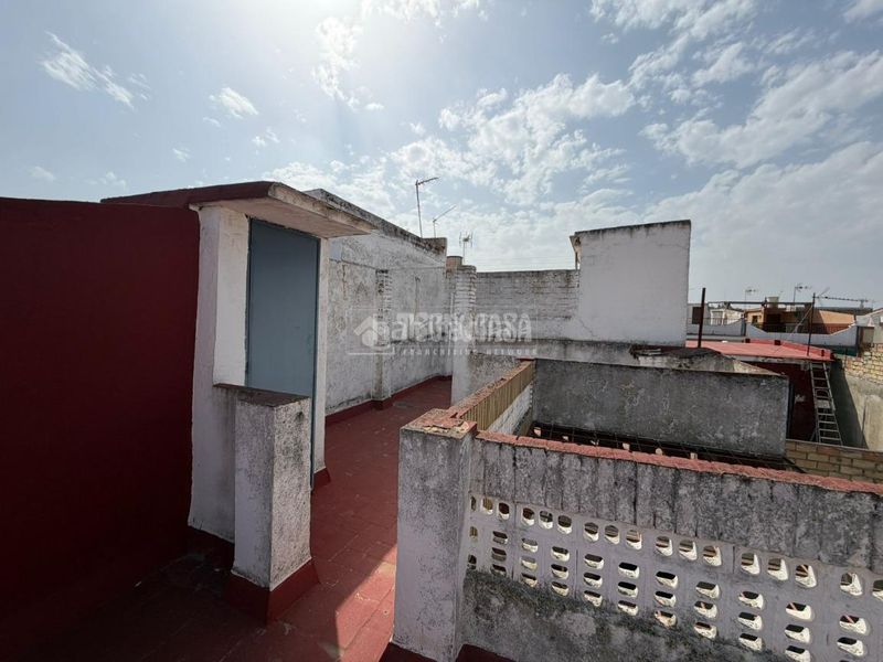 Foto d0ac70eb-04d6-4f40-8657-ae884ba9bd8e. Casa a Torreblanca Sevilla