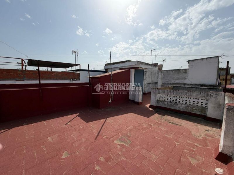 Foto f1cf8587-5ac2-443b-a7df-5d66ffe35457. Casa a Torreblanca Sevilla