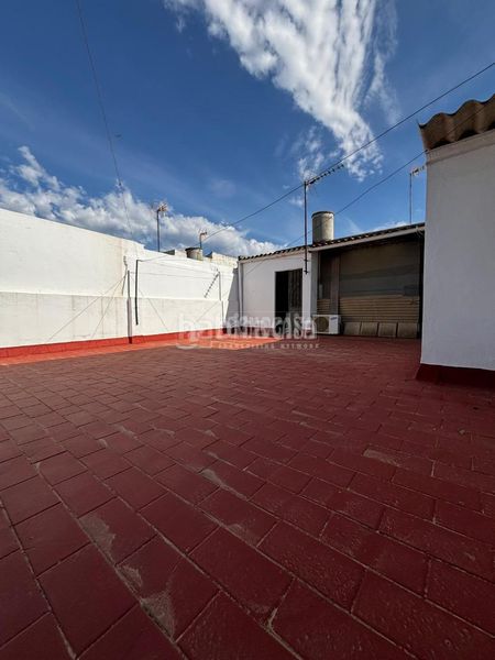 Foto 756b7421-921e-4c9a-80c7-f38604f4edf2. Casa aparellada a Torreblanca Sevilla