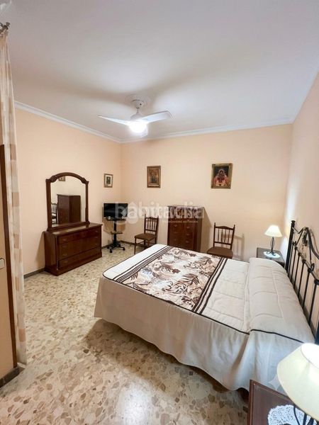 Foto 0f6ffad6-bb20-4b6b-baaa-7caf56d0f0a9. Casa aparellada amb aparcament a Torreblanca Sevilla